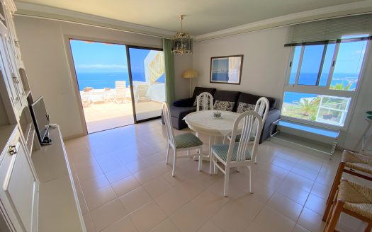 COZY BEACHFRONT APARTMENT, LOS GIGANTES