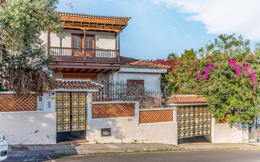 HOUSE IN PUERTO DE LA CRUZ