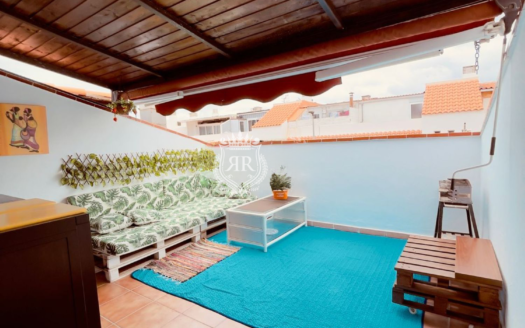 4 BEDROOM DUPLEX WITH TERACCE AND SEA VIEWS, LAS CHAFIRAS