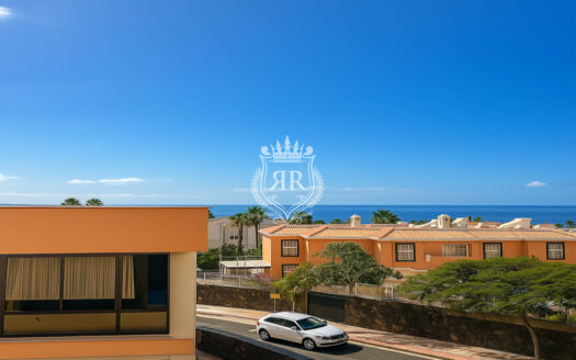 STUNNING DUPLEX – PRIME LOCATION WITH PARTIAL SEA VIEWS, ADEJE